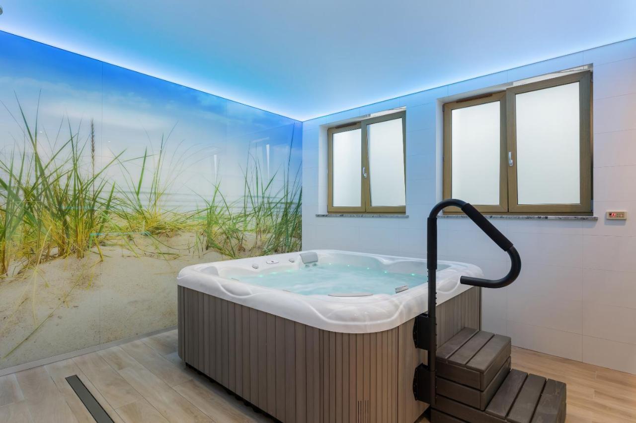 Underground Apartment In A Lux Holiday House Posejdon By Renters Prestige Kolczewo Ngoại thất bức ảnh
